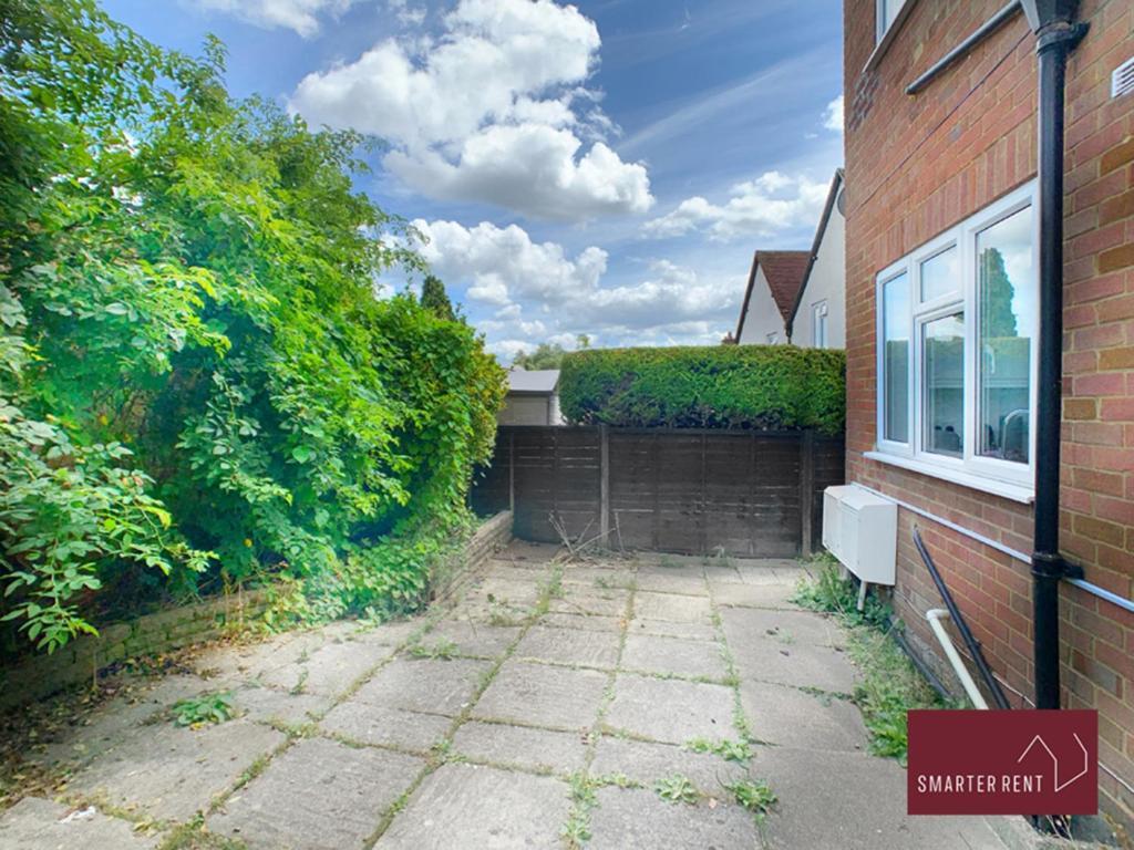 Sunninghill Village - 2 Bed - Parking And Garden Ascot  Exterior photo